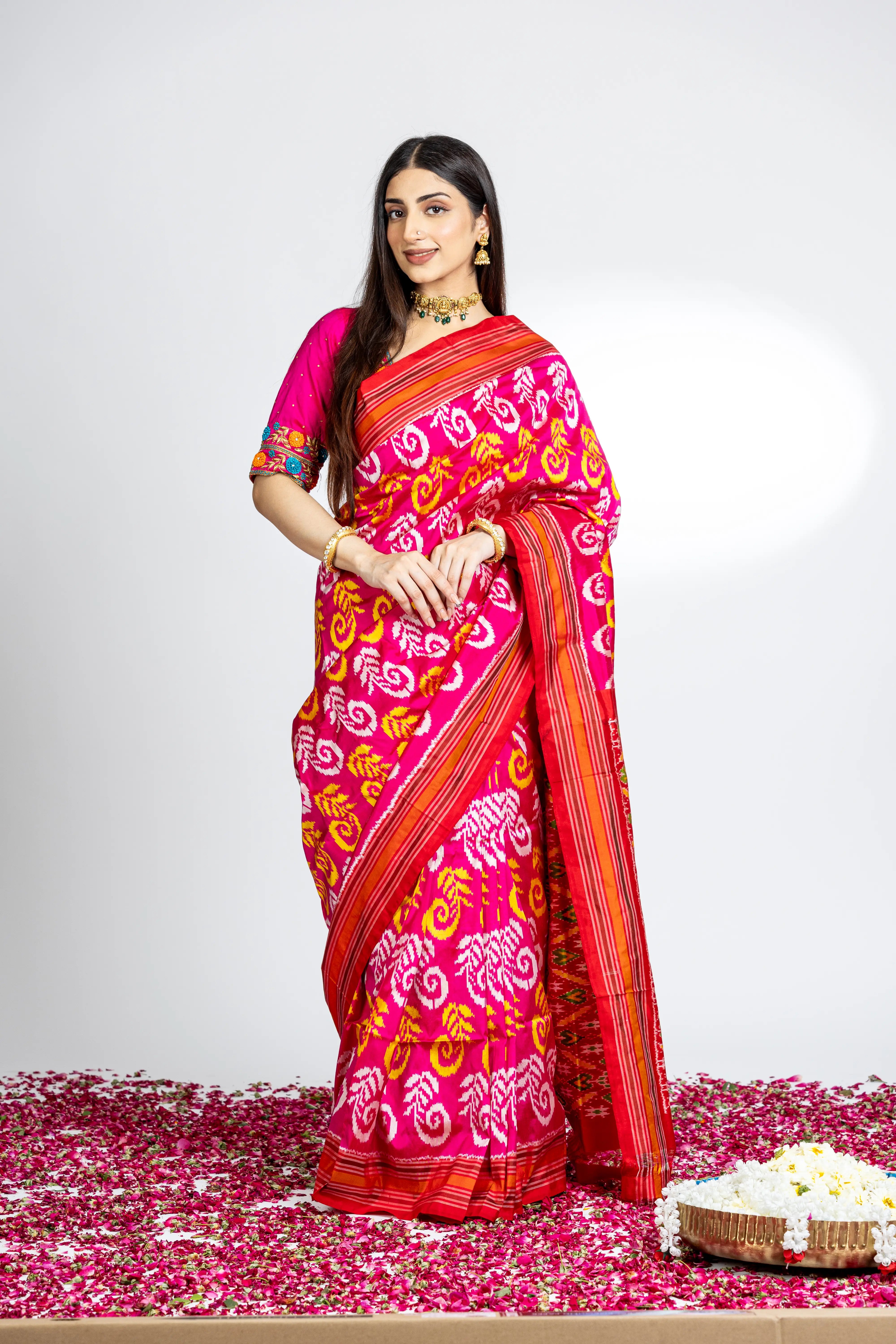 Pink Pochampally Saree With Beautful Leaf Design Motifs And Red, Orange Border