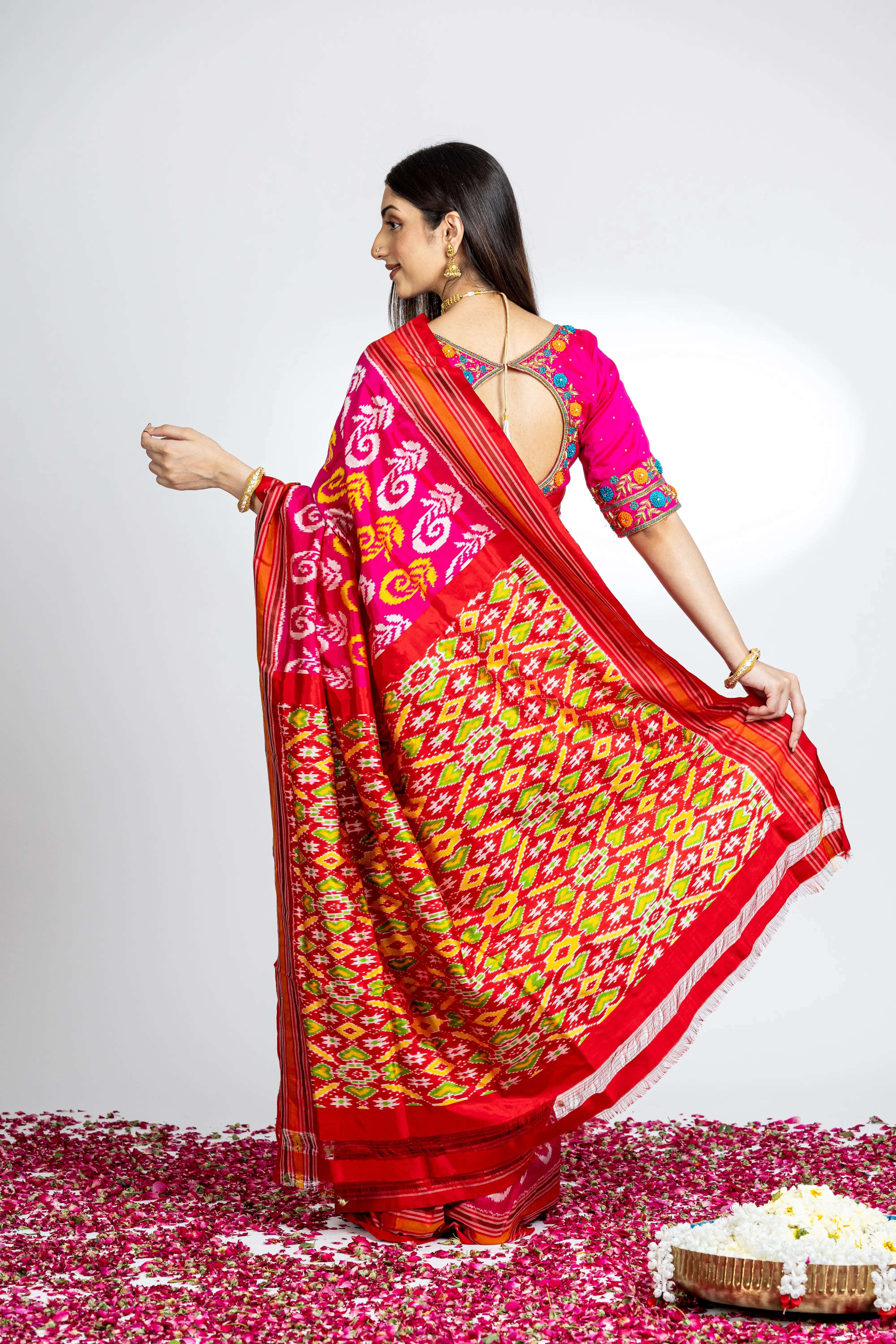 Pink Pochampally Saree With Beautful Leaf Design Motifs And Red, Orange Border